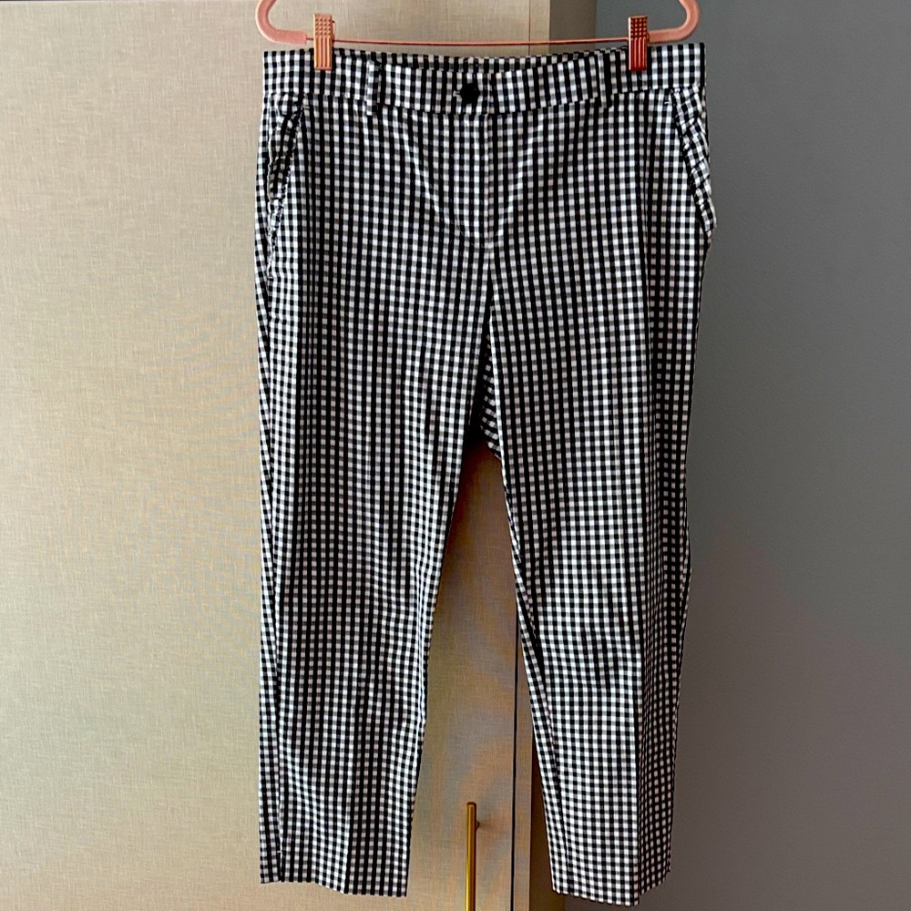 Ann Taylor size 8 Black and White Checkered cropped Pants